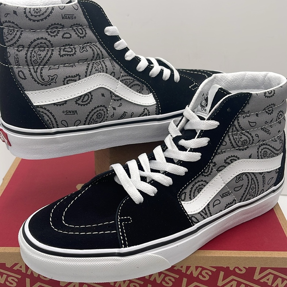 Vans Men’s Sk8-Hi Paisley Gray/True White
VN0005U9BGJ
Sneakerss - Picture 10 of 16